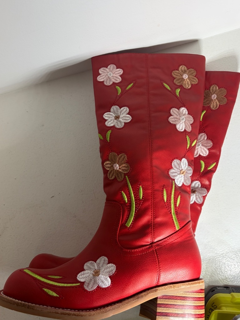 Women’s Cowgirl Boots Red w/ Embroidered Flowers Size 8 NEW w/ Tags - Picture 5 of 5